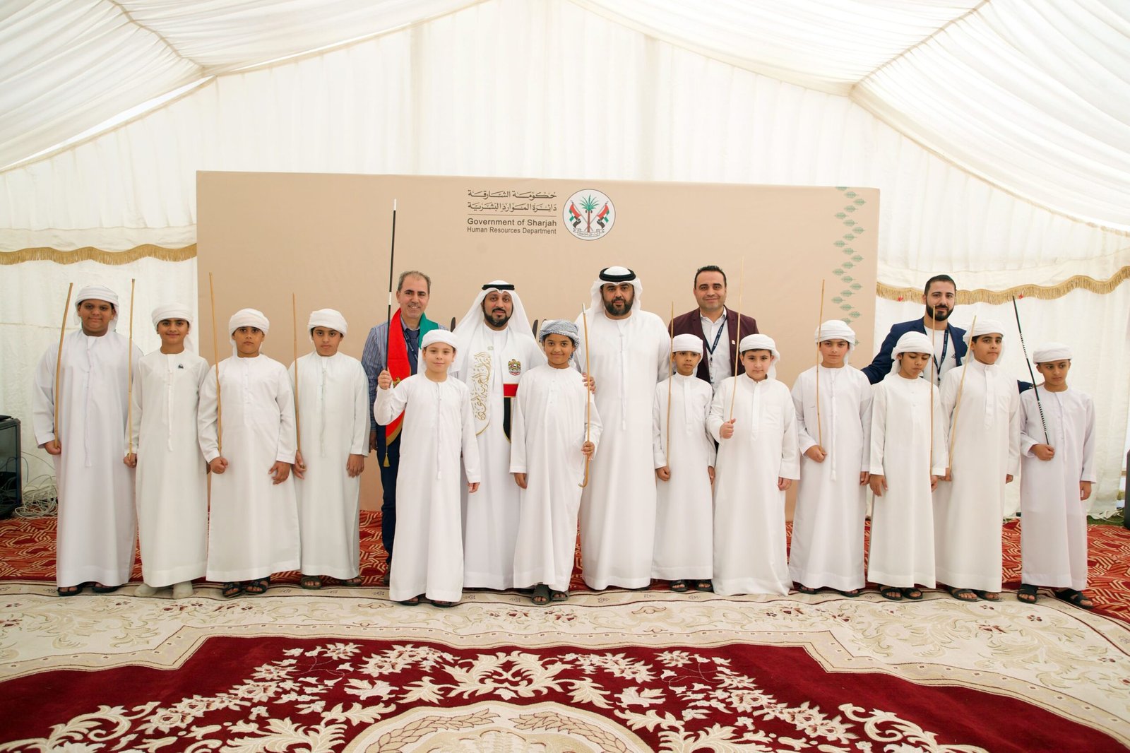 الموارد البشرية بالشارقة تحتفل بعيد الاتحاد الـ 53