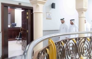 سلطان بن أحمد القاسمي يزور دار القضاء في مدينة الشارقة
