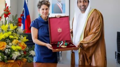 رئيس الدولة يمنح وزيرة البيئة في تشيلي وسام زايد الثاني من الطبقة الأولى