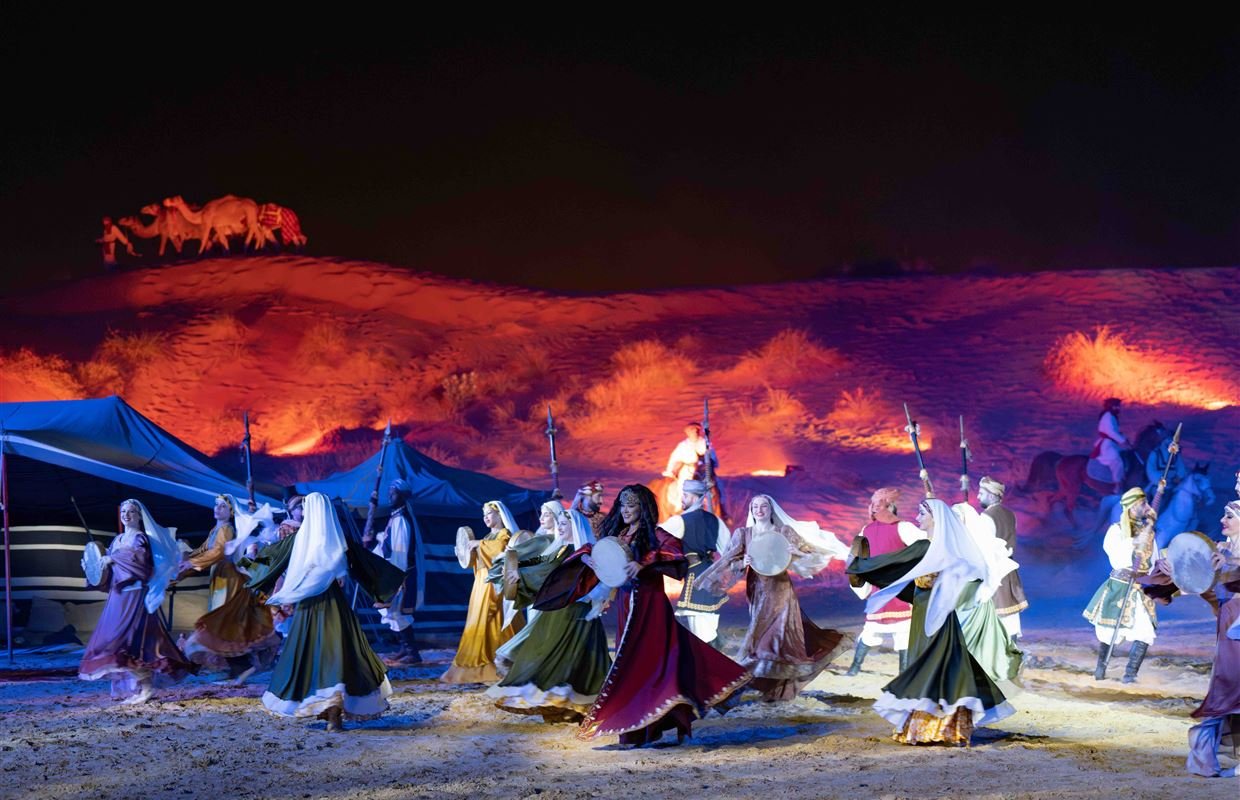 حاكم الشارقة يشهد انطلاق فعاليات الدورة الثامنة من مهرجان المسرح الصحراوي