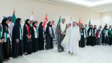 حاكم الشارقة يستقبل المشاركين في برنامج جسور خليجية