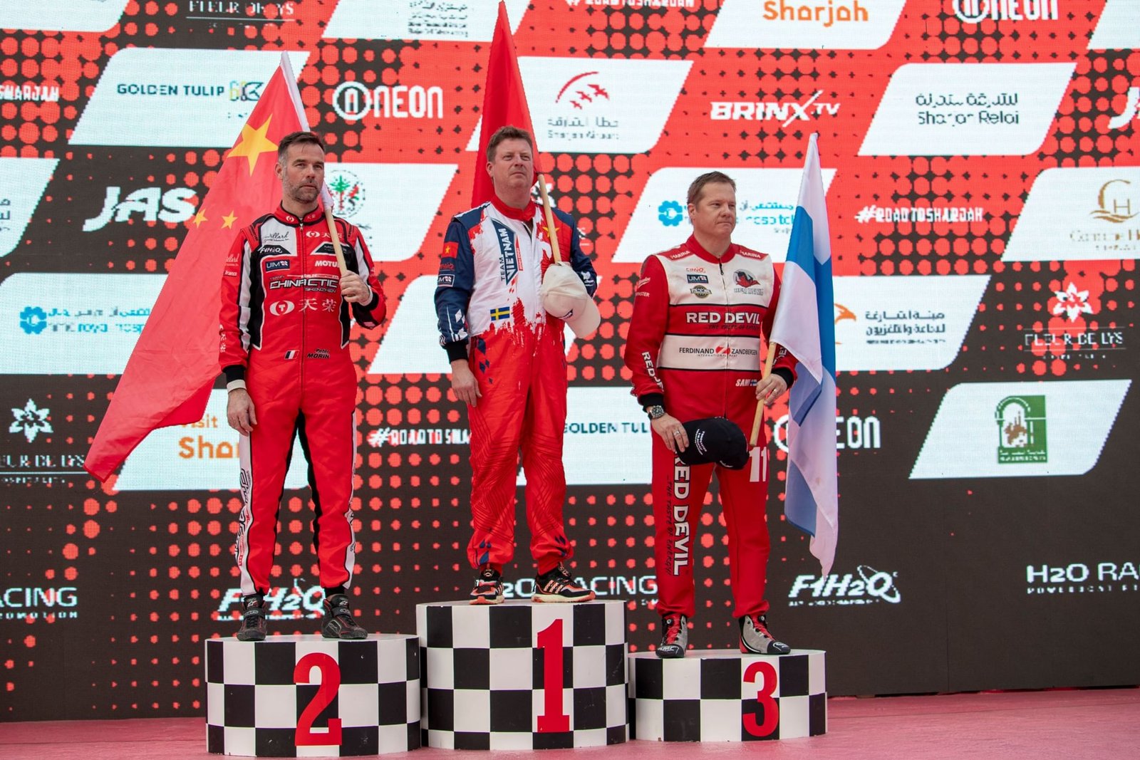 السويدي اندرسون ينطلق أولاً في سباق "جائزة الشارقة الكبرى" للزوارق السريعة