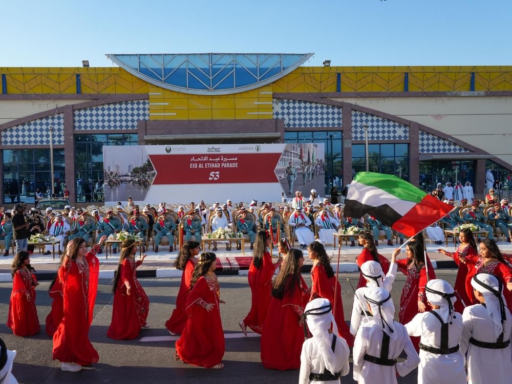 أحمد بن سعود يشهد مسيرة شرطة رأس الخيمة بمناسبة عيد الاتحاد الـ53 1 أحمد بن سعود يشهد مسيرة شرطة رأس الخيمة بمناسبة عيد الاتحاد الـ53