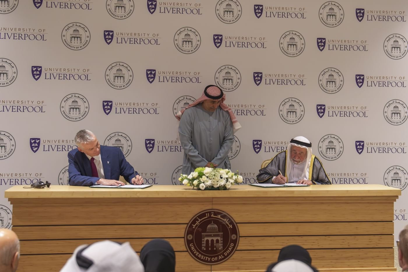حاكم الشارقة يوقع اتفاقية تعاون بين جامعتي الذيد وليفربول البريطانية 1 حاكم الشارقة يوقع اتفاقية تعاون بين جامعتي الذيد وليفربول البريطانية