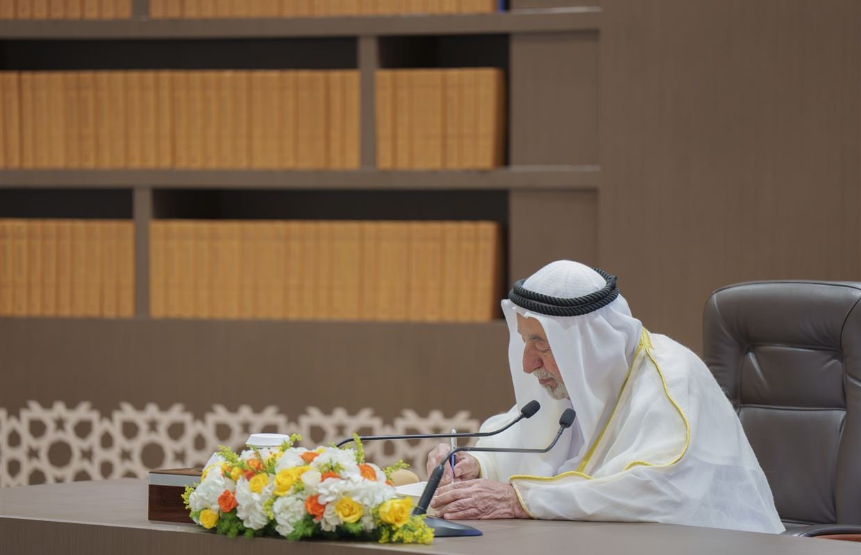 حاكم الشارقة يعتمد شعاراً موحداً للجمعيات التعاونية لصيادي الأسماك في إمارة الشارقة 1 حاكم الشارقة يعتمد شعاراً موحداً للجمعيات التعاونية لصيادي الأسماك في إمارة الشارقة