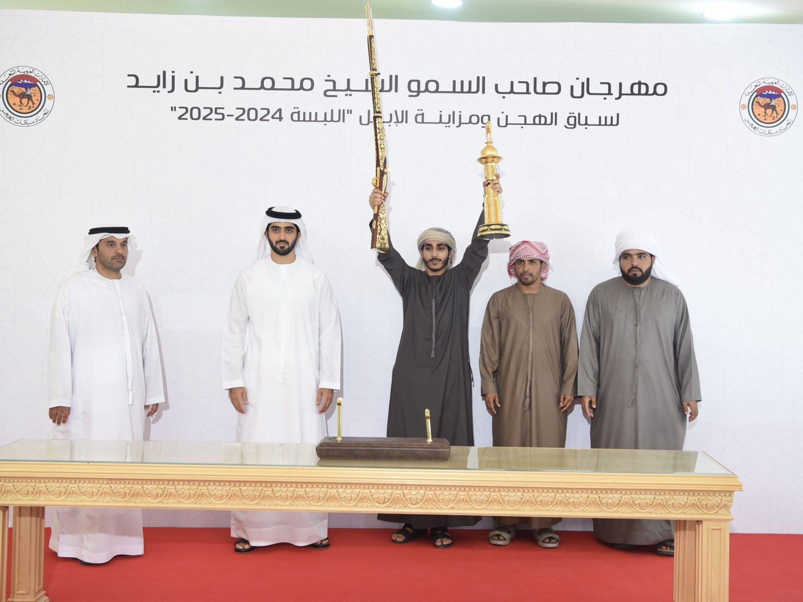 عبدالله المعلا يشهد مهرجان محمد بن زايد لسباقات الهجن ومزاينة الإبل في أم القيوين
