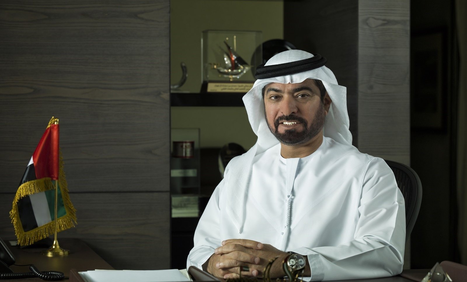 حمدان بن مبارك يهنئ شباب الأهلي بلقب كأس سوبر إعمار