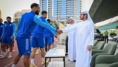 حمدان بن مبارك يتابع تدريبات المنتخب الوطني ويلتقي أعضاء البعثة