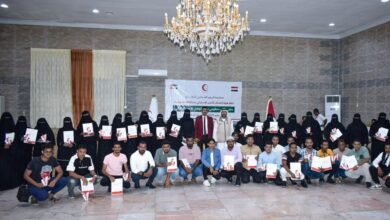 "الهلال الأحمر" يكرّم متطوعيه في المكلا