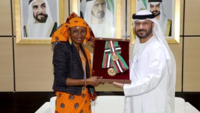 رئيس الدولة يمنح رئيسة رابطة النساء والشعوب الأصلية في تشاد "وسام زايد الثاني من الطبقة الأولى"