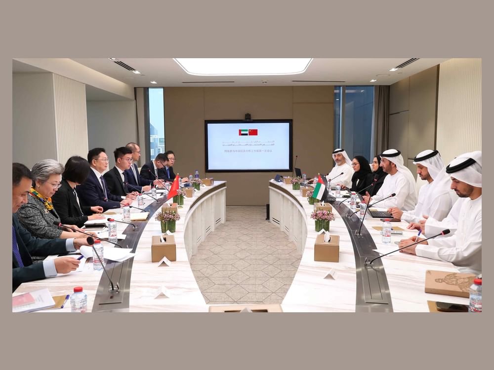 الإمارات والصين تبحثان تعزيز العلاقات الاقتصادية والاستثمارية