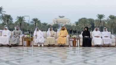 محمد بن راشد يلتقي جمعاً من الشيوخ وأعيان البلاد وكبار المسؤولين