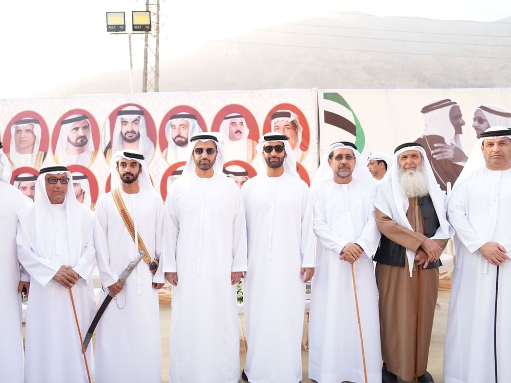 ولي عهد رأس الخيمة يحضر أفراح الشحي