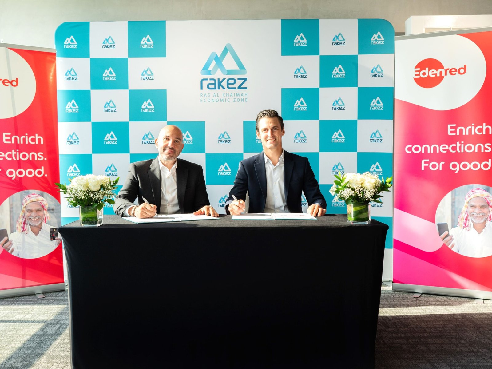 "راكز" و"إيدنرد الإمارات" توقعان مذكرة لتبسيط إجراءات دفع رواتب العمال