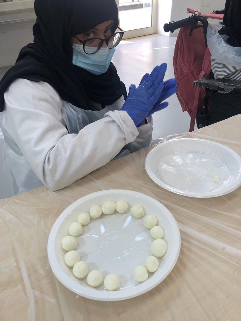 مؤسسة زايد العليا تنتج 276,420 كيلوغرام من اللبنة بأيدي أصحاب الهمم في أول معمل بالقوع