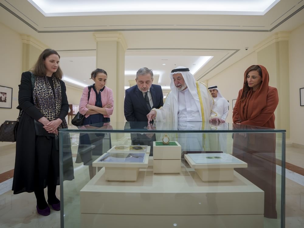 حاكم الشارقة يلتقي رئيس المكتبة الوطنية الفرنسية