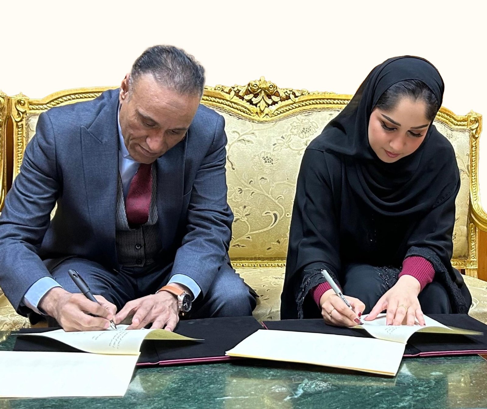 "دارة الشعر العربي" بالفجيرة و "كلية اللغة العربية و جامعة الأزهر توقعان اتفاقية تعاون 1 "دارة الشعر العربي" بالفجيرة و "كلية اللغة العربية و جامعة الأزهر توقعان اتفاقية تعاون