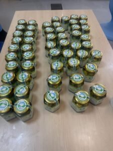 مؤسسة زايد العليا تنتج 276,420 كيلوغرام من اللبنة بأيدي أصحاب الهمم في أول معمل بالقوع