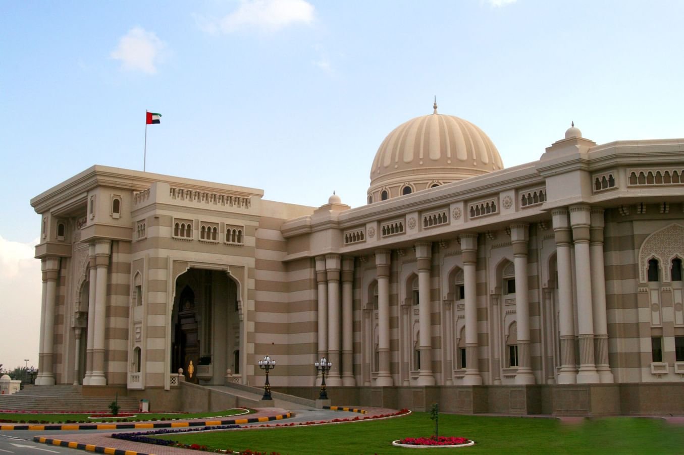 "استشاري الشارقة" يناقش قانون بشأن ضريبة الشركات الاستخراجية 1 "استشاري الشارقة" يناقش قانون بشأن ضريبة الشركات الاستخراجية