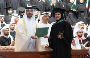 سلطان بن أحمد القاسمي يشهد حفل تخريج طلبة الدراسات العليا بجامعة الشارقة