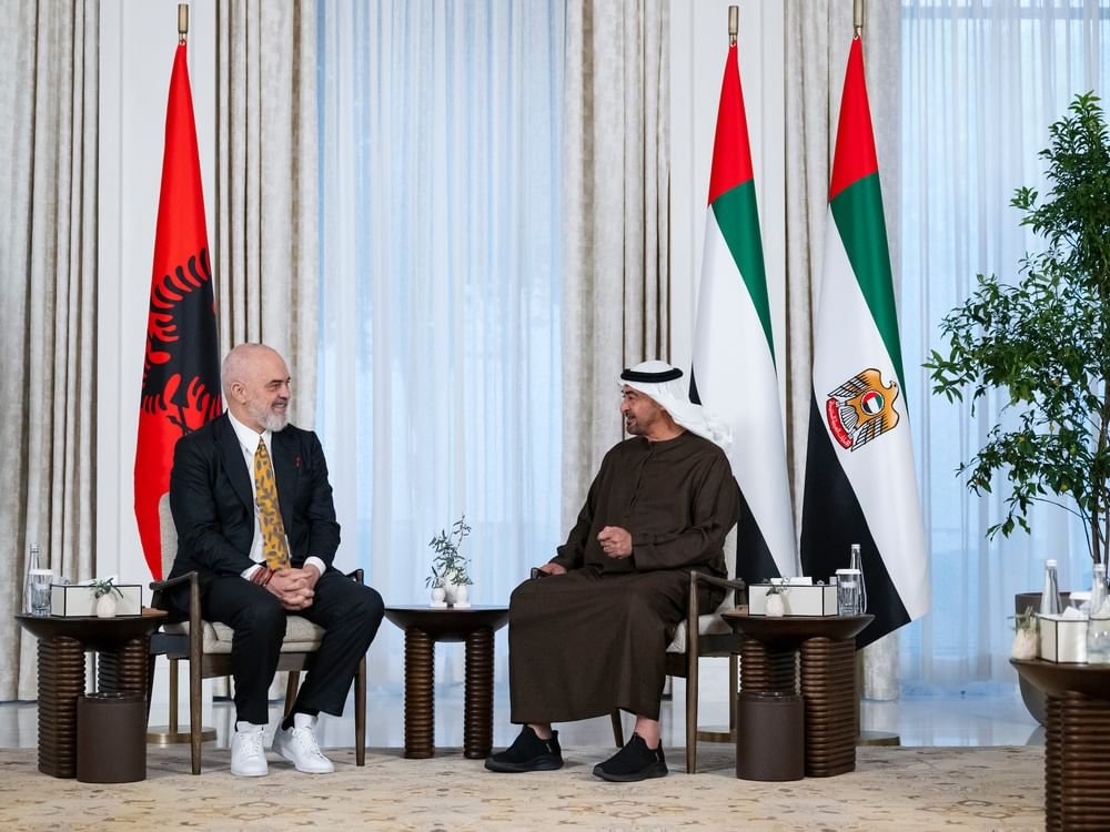 رئيس الدولة ورئيس وزراء ألبانيا يبحثان علاقات البلدين