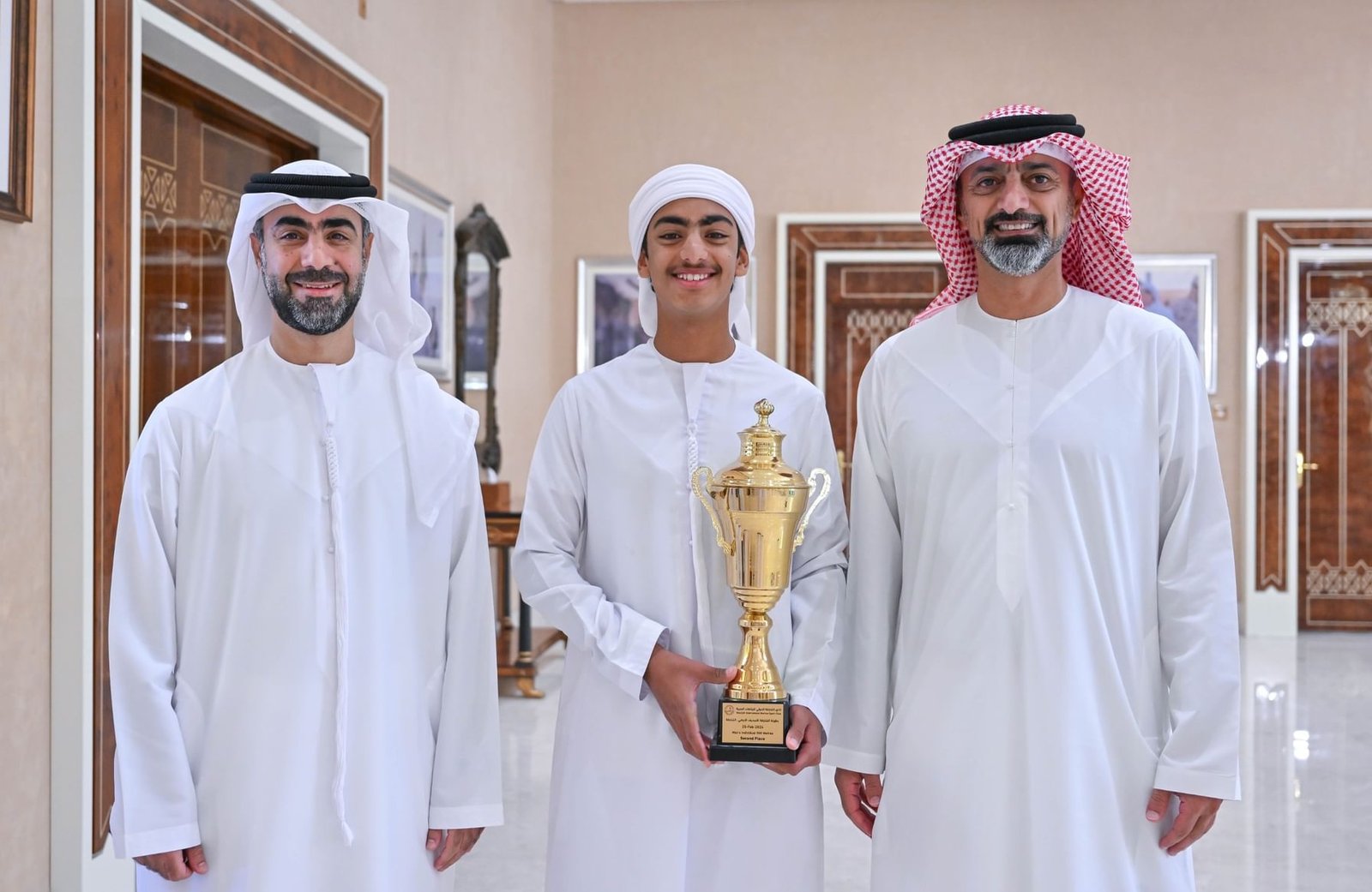 عمار بن حميد يستقبل بطل التجديف الحديث حمد الشامسي