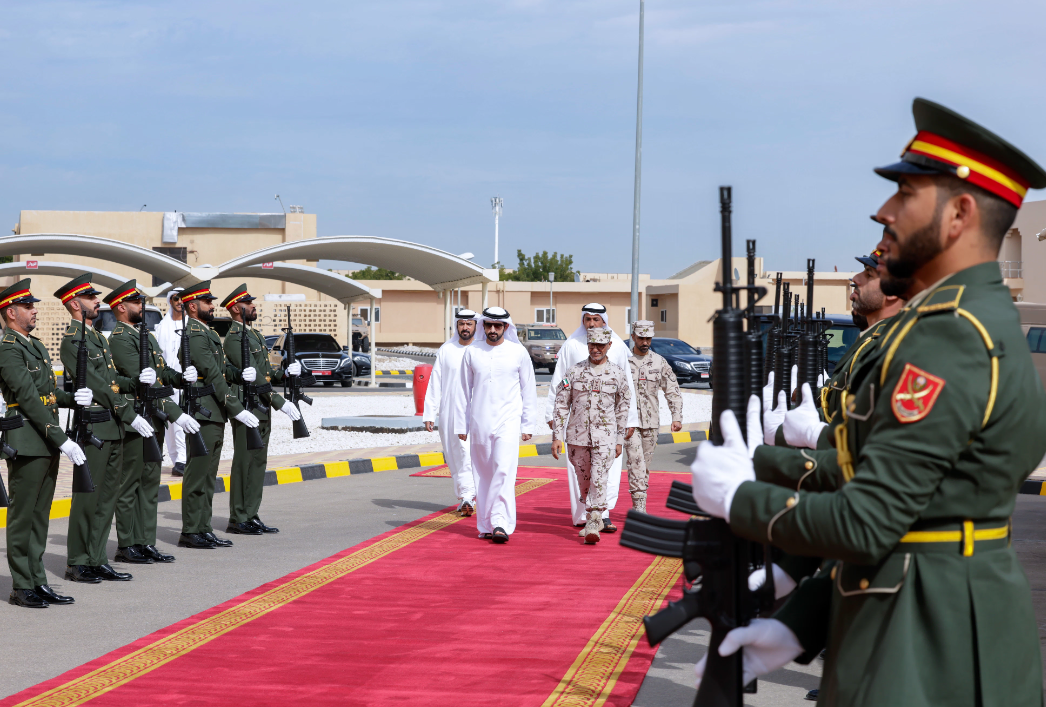 حمدان بن محمد يزور مدينة زايد العسكرية في أبوظبي