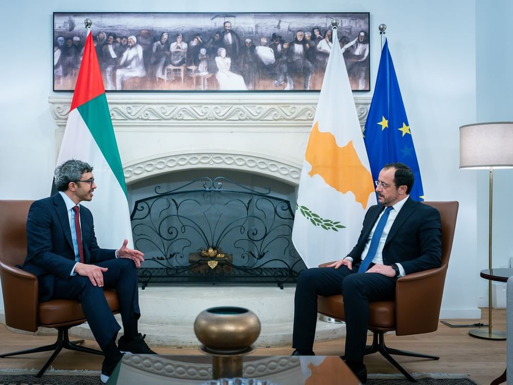 رئيس قبرص يستقبل عبدالله بن زايد ويبحثان العلاقات الثنائية وقضايا المنطقة