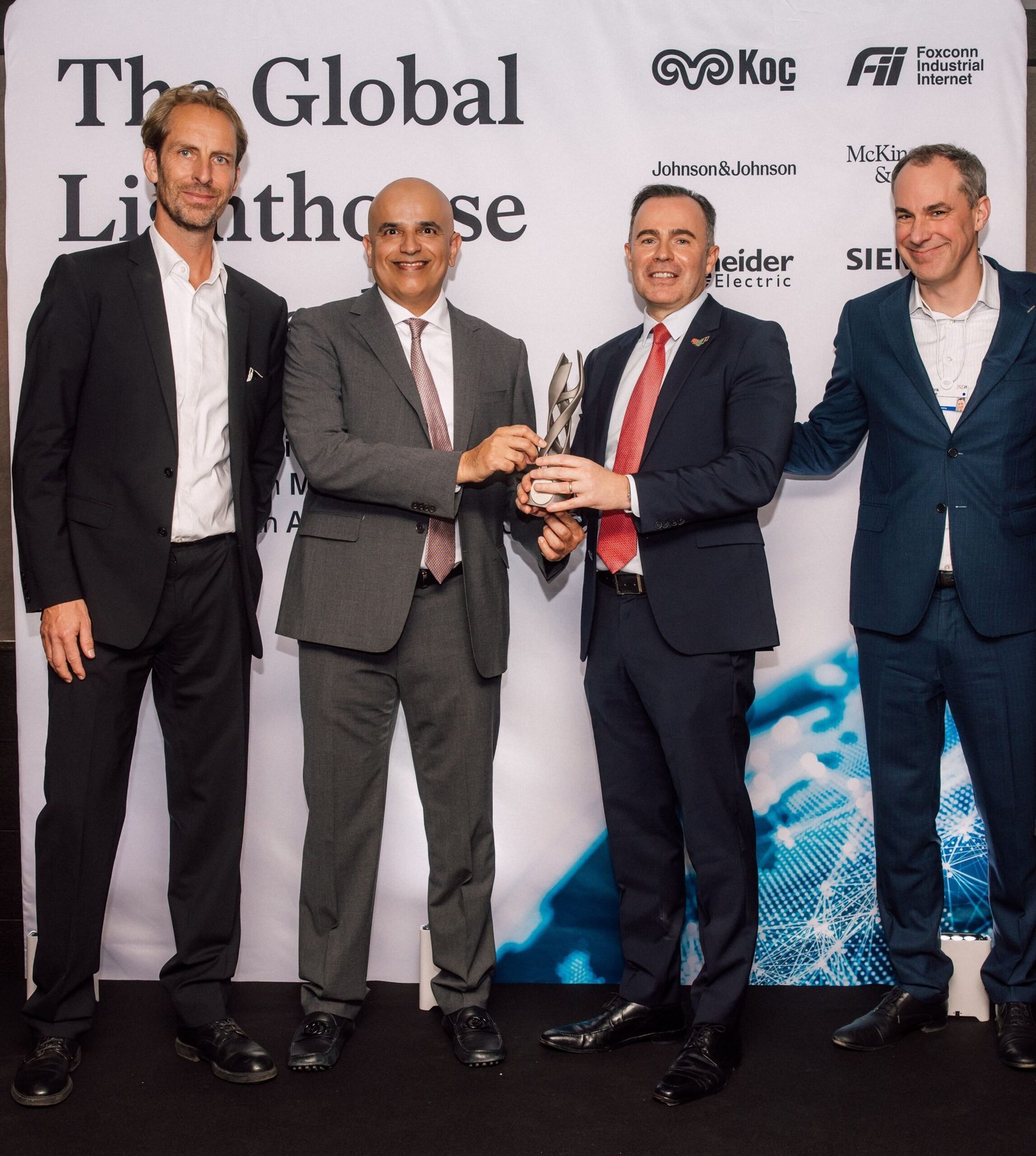 "الإمارات للألمنيوم" تحصل على اعتماد المنتدى الاقتصادي العالمي بانضمامها لشبكة المنارات الصناعية