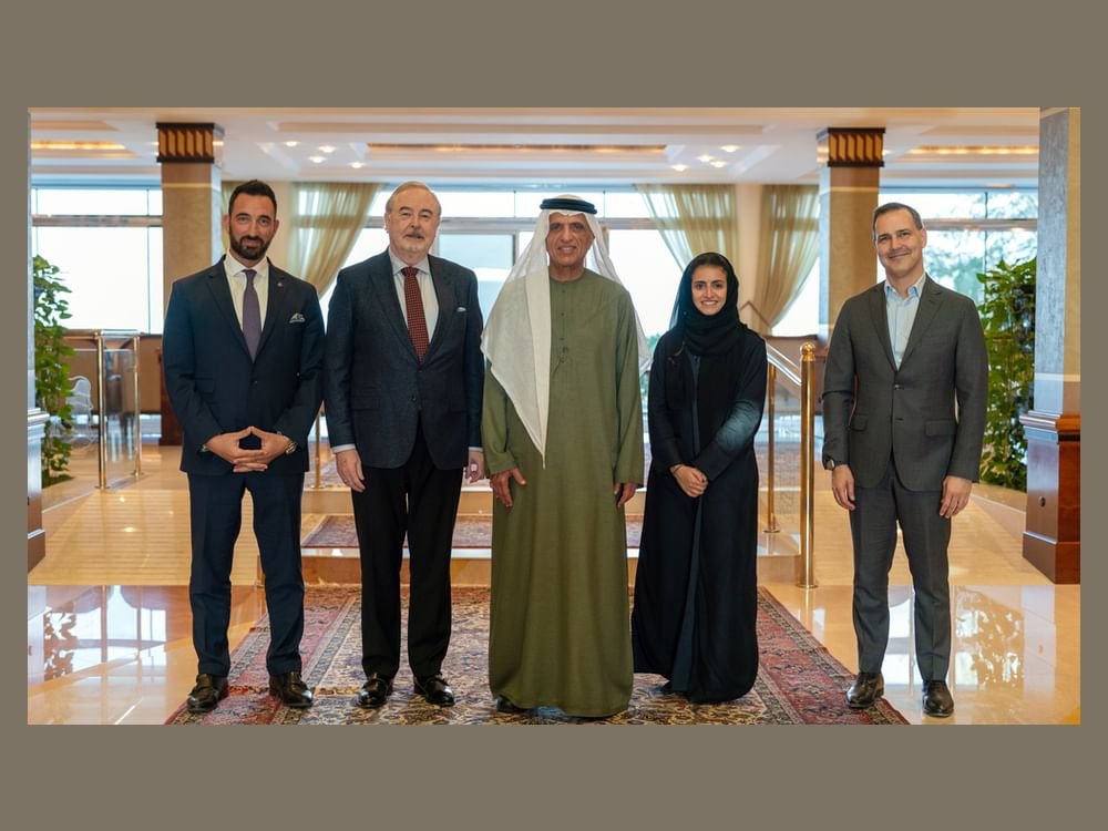 سعود بن صقر يستقبل الرئيس التنفيذي لشركة روتانا لإدارة الفنادق