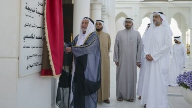حاكم الشارقة يفتتح مسجد السيدة خديجة ويتفقد مقبرة الرويضات