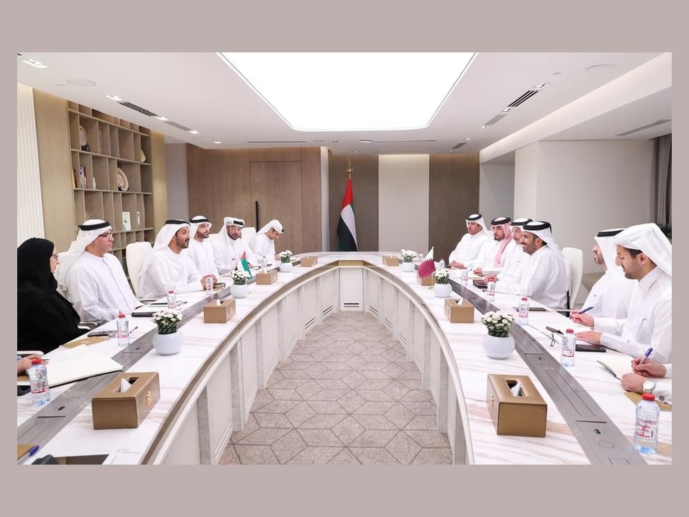 الإمارات وقطر تبحثان تنمية شراكتهما الاقتصادية