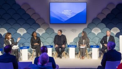 دافوس .. مريم الحمادي تستعرض ريادة الإمارات في تحديث منظومة الحوكمة والتشريعات