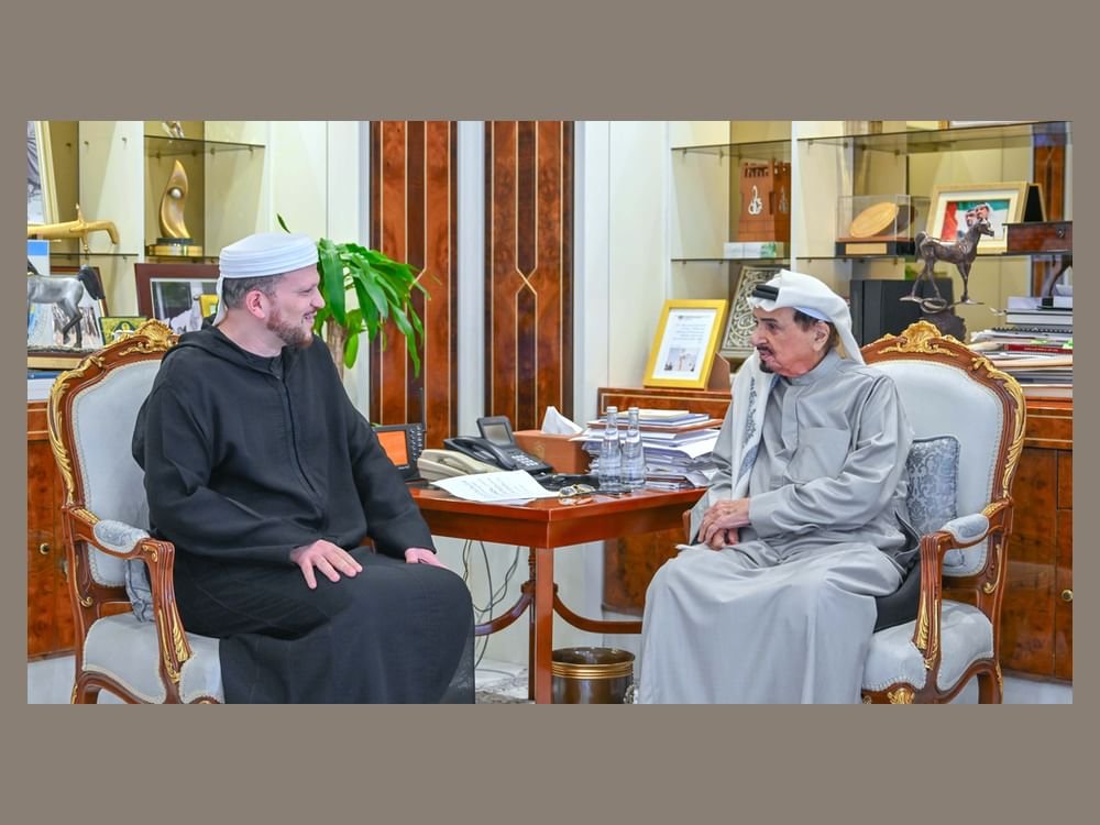 حميد بن راشد يستقبل القارىء إبراهيم بكير ضيف برنامج "المسجد العامر"