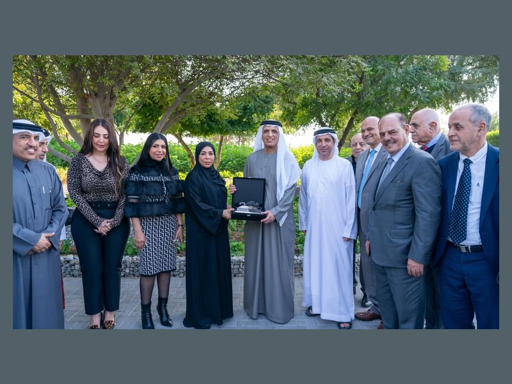 سعود بن صقر يستقبل وفد جمعية الصحفيين وقيادات إعلامية خليجية وعربية ودولية