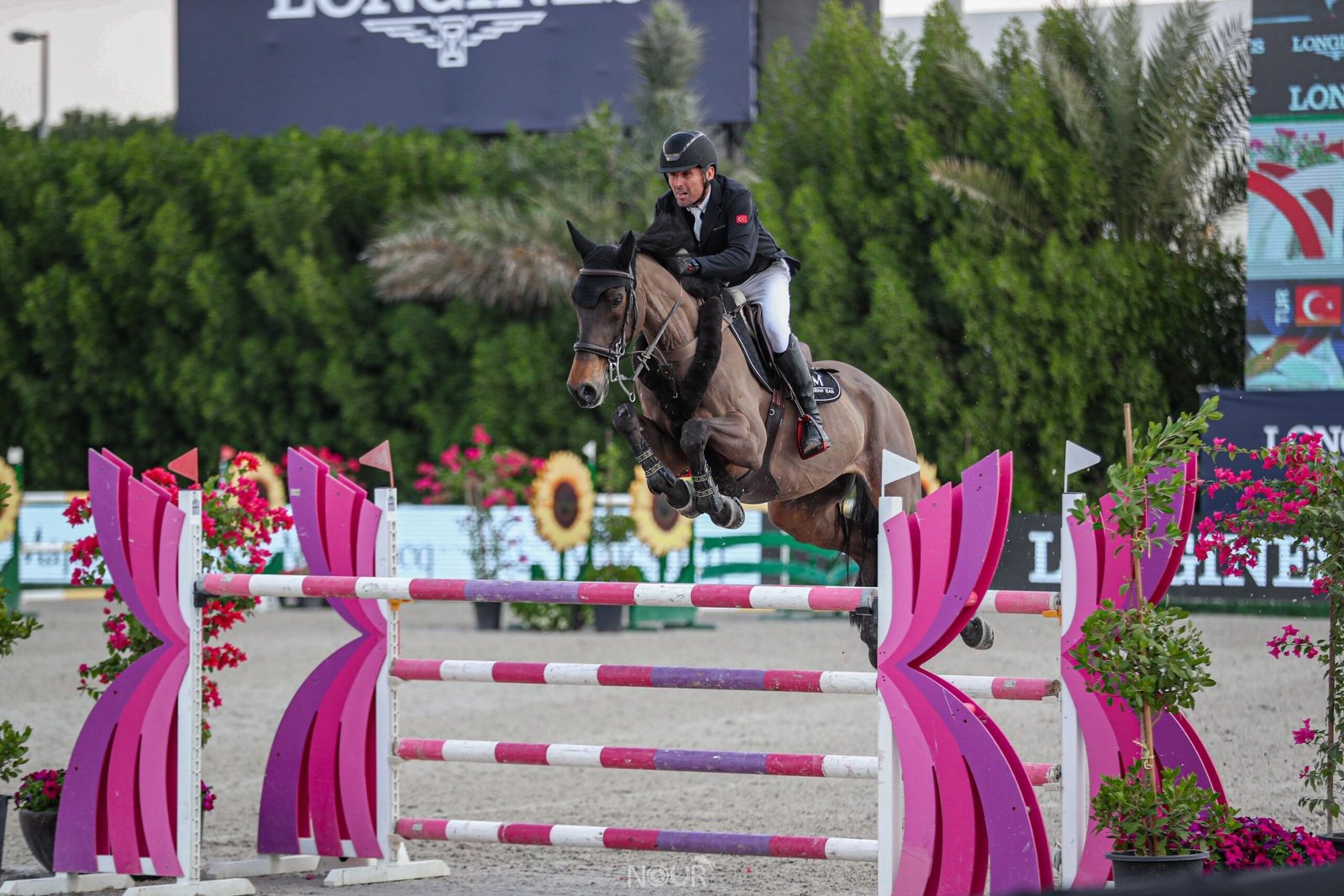 منافسات قوية في اليوم الثاني من بطولة الشارقة لكأس الأمم لقفز الحواجز