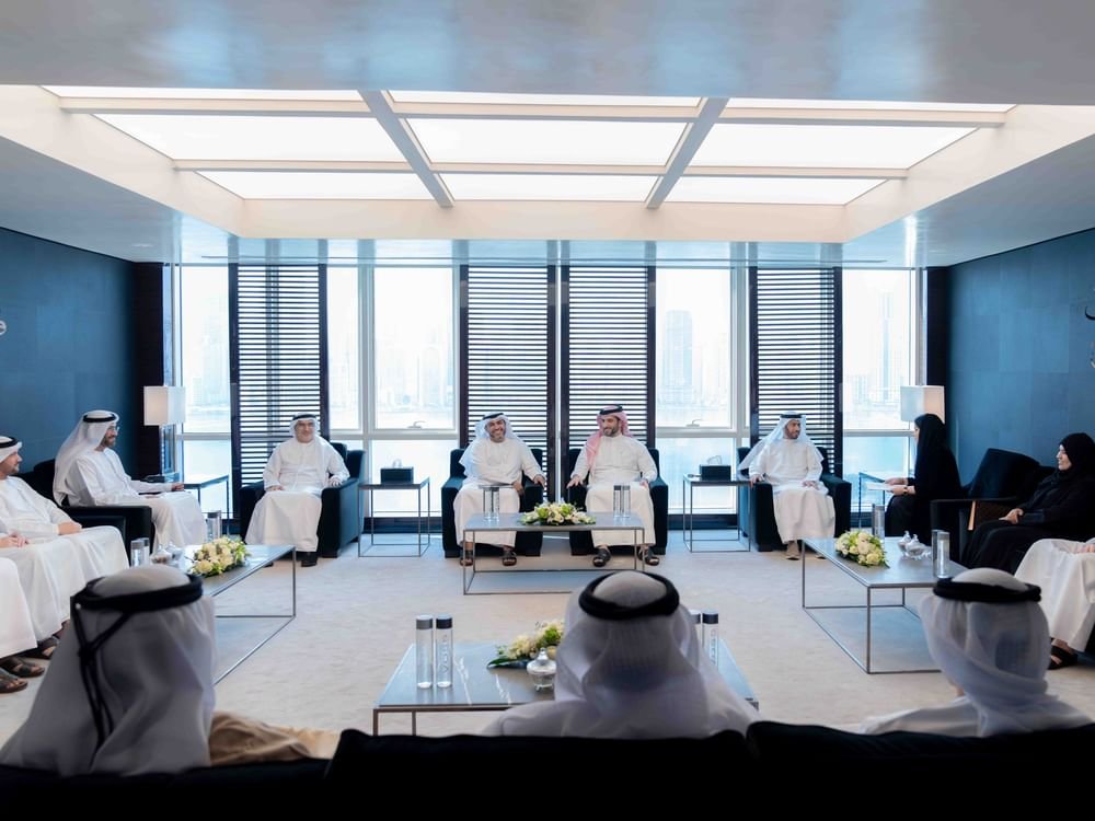 سلطان بن أحمد القاسمي يستقبل وزير العدل