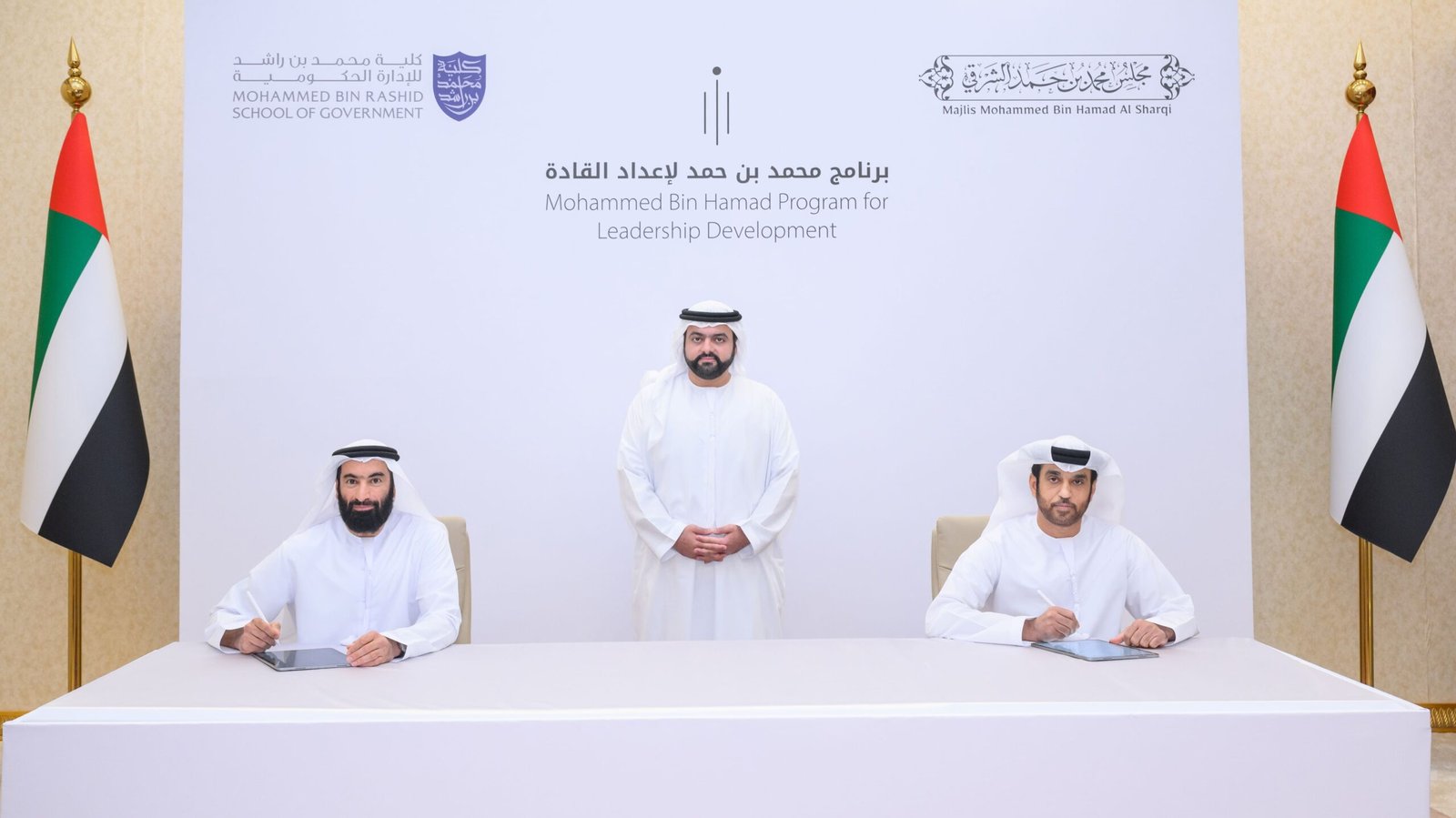 محمد الشرقي يشهد توقيع اتفاقية تعاون بين "مجلس محمد بن حمد الشرقي" و "كلية محمد بن راشد للإدارة الحكومية" 1 محمد الشرقي يشهد توقيع اتفاقية تعاون بين "مجلس محمد بن حمد الشرقي" و "كلية محمد بن راشد للإدارة الحكومية"