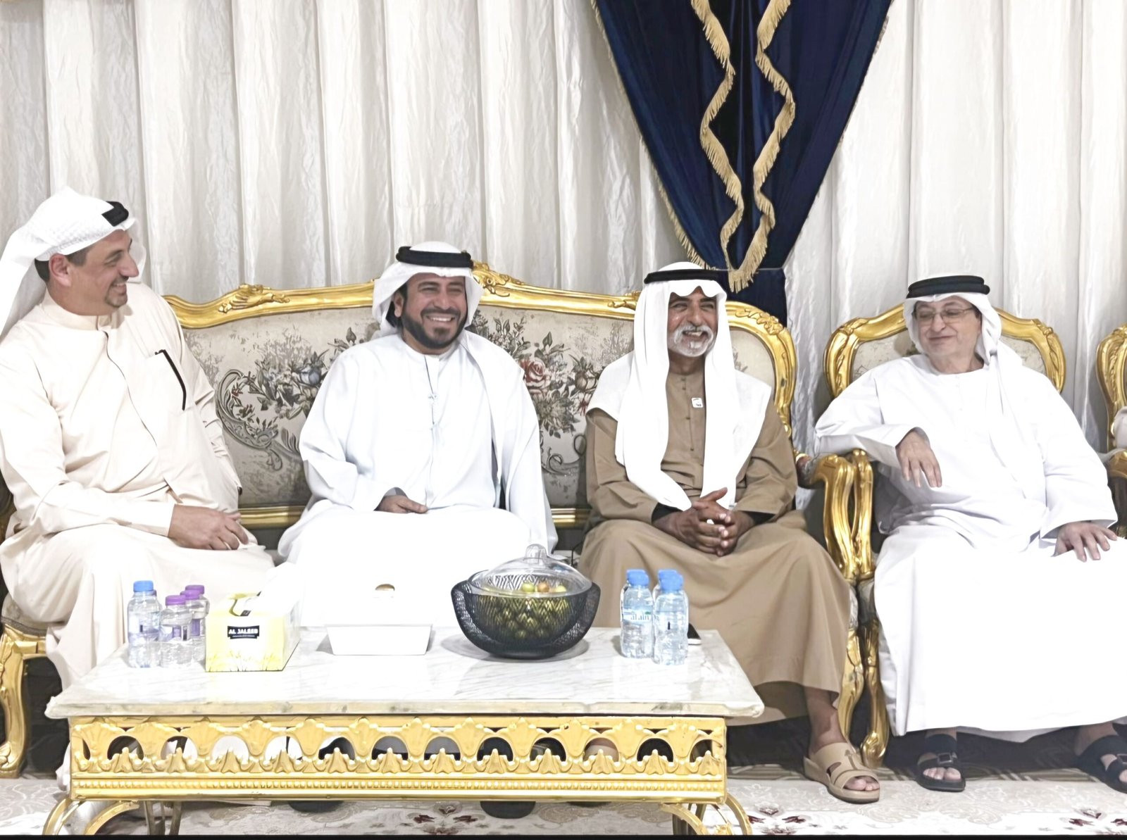 نهيان بن مبارك يقدم العزاء في وفاة محمد عيسى العلي الشامسي برأس الخيمة