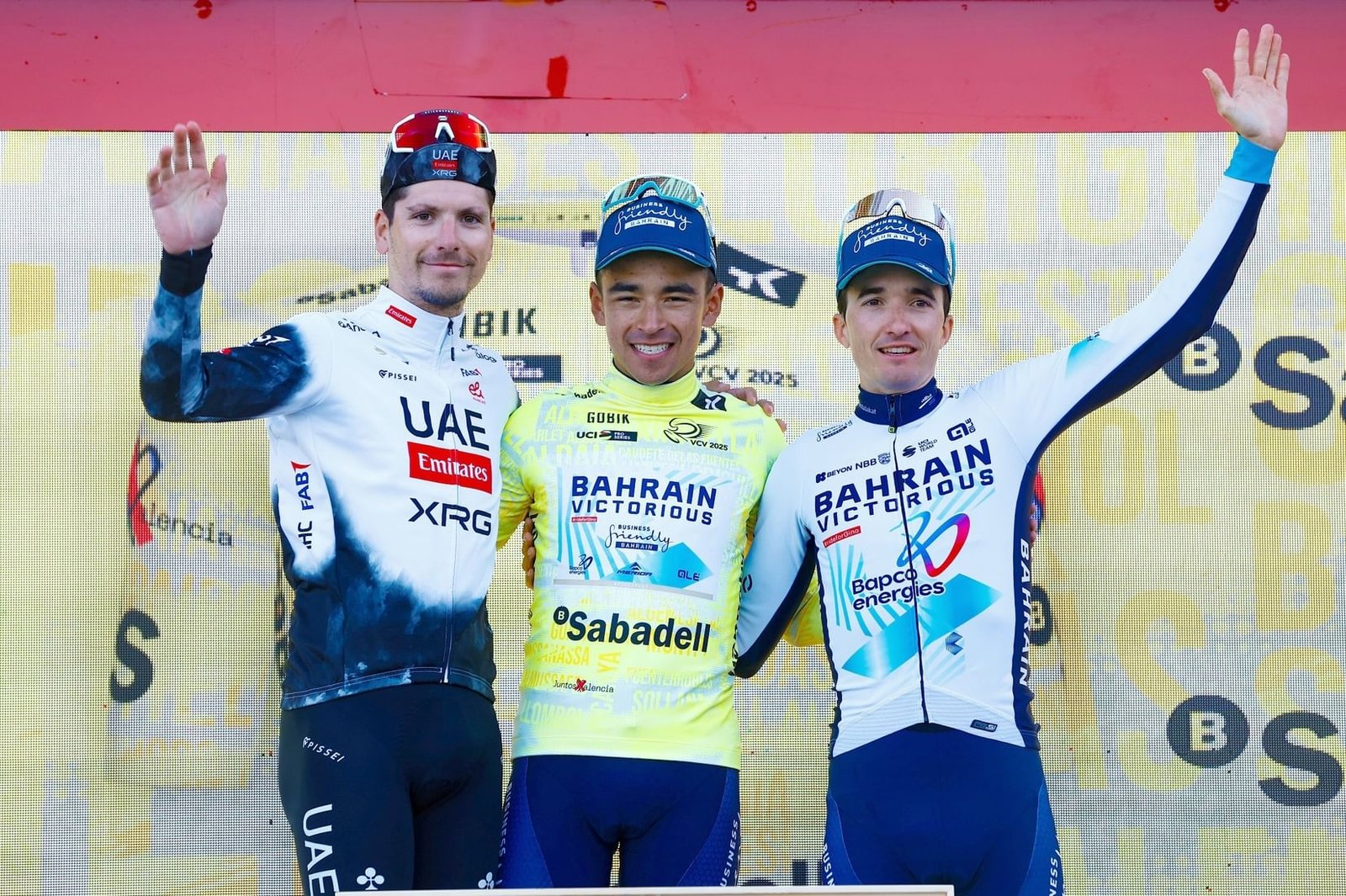 "فريق الإمارات للدراجات" يختتم مشاركته في فولتا فالنسيانا بصعود منصة التتويج