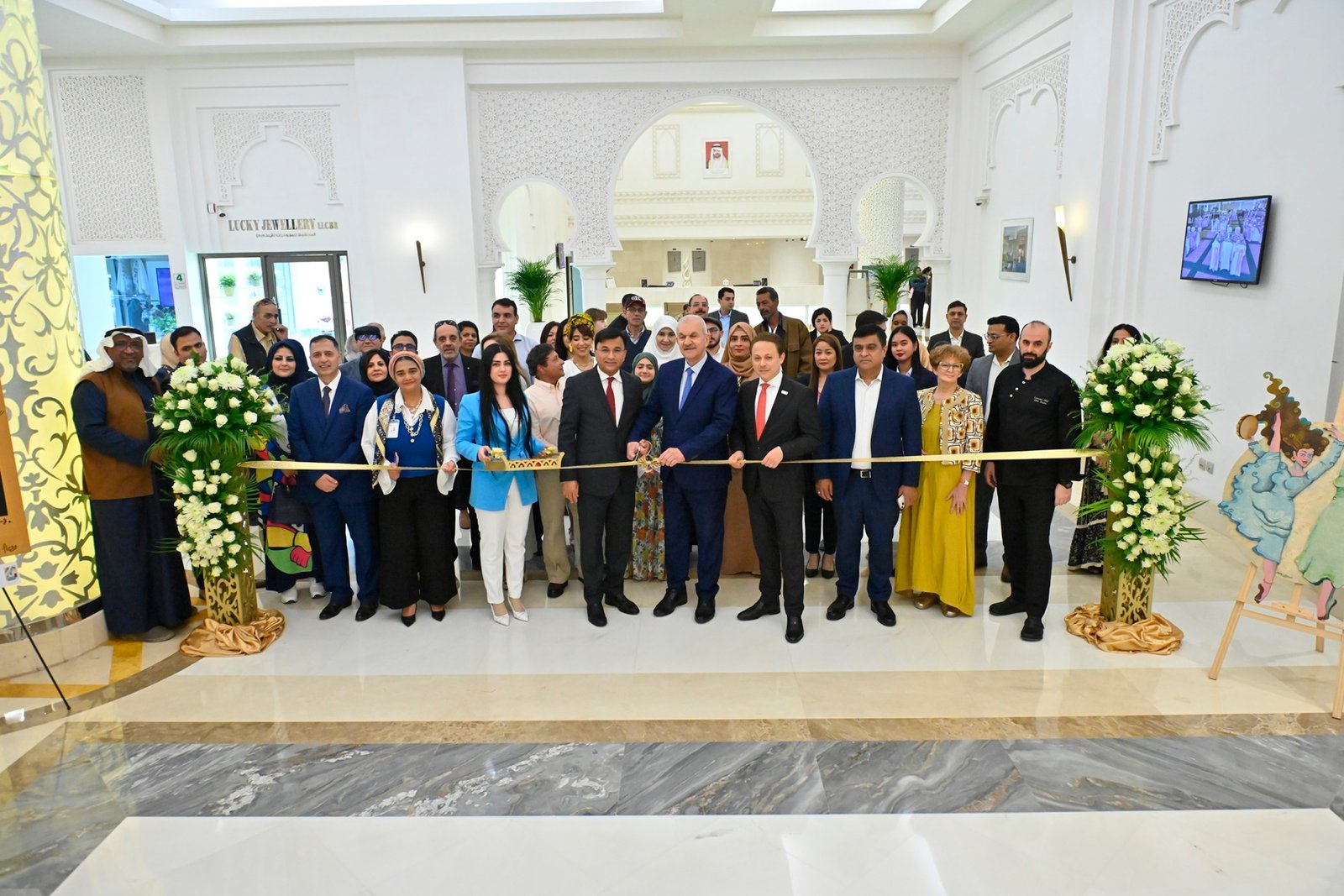 بالتعاون مع فندق باهي قصر عجمان وجامعة عجمان معرض فني دولي في عجمان يسلط الضوء على التنوع والإبداع في الفن المعاصر