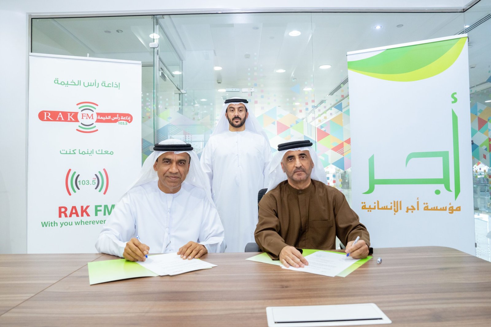 تعاون بين مؤسسة “أجر” و"إذاعة رأس الخيمة"لإطلاق برنامج إنساني