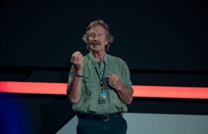 جوناثان سكوت يأخذ جمهور "اكسبوجر 2025" في رحلة بصرية عبر هجرة ثيران النو الكبرى