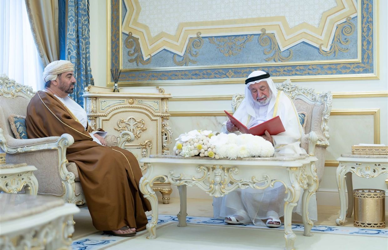حاكم الشارقة يستقبل سفير سلطنة عُمان 1 حاكم الشارقة يستقبل سفير سلطنة عُمان