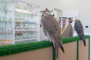 سلطان القاسمي يفتتح نادي الشارقة للصقارين