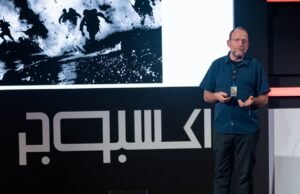 الرئيس السابق لوكالة "أسوشيتد برس" يستشرف في "اكسبوجر" مستقبل شفافية المحتوى في عصر الذكاء الاصطناعي