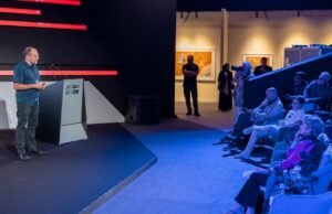 الرئيس السابق لوكالة "أسوشيتد برس" يستشرف في "اكسبوجر" مستقبل شفافية المحتوى في عصر الذكاء الاصطناعي