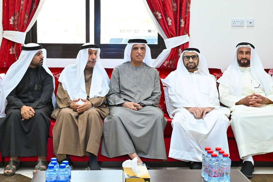 سعود بن صقر يقدم واجب العزاء في وفاة حميد عبيد الزعابي