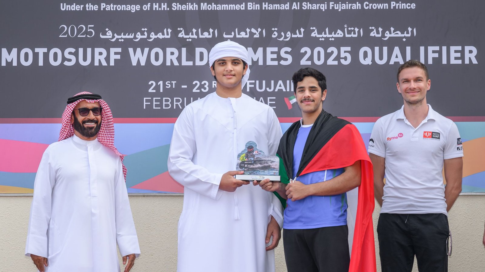 نجل ولي عهد الفجيرة يشهد ختام منافسات البطولة التأهيلية للموتوسيرف ويتوج الفائزين 1 نجل ولي عهد الفجيرة يشهد ختام منافسات البطولة التأهيلية للموتوسيرف ويتوج الفائزين