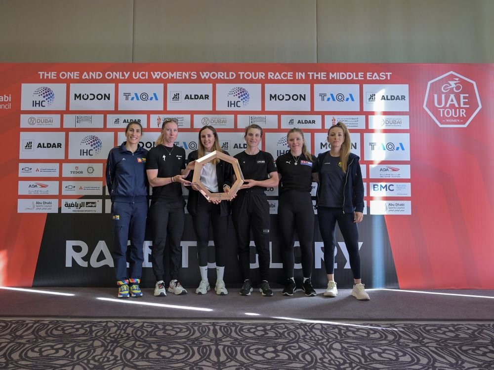 نجمات الفرق المشاركة في طواف الإمارات للسيدات يعلن جاهزيتهن لخوض المنافسات